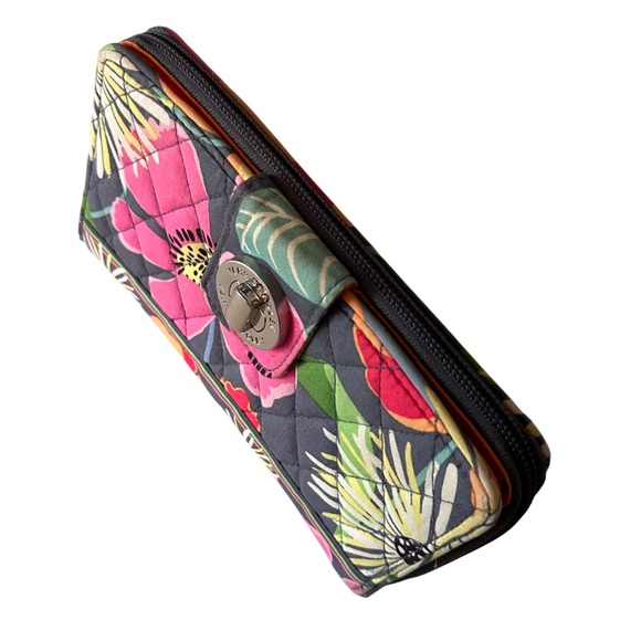 Vera Bradley Quilted Floral Mult Compartment Zipper Wallet - Picture 4 of 11